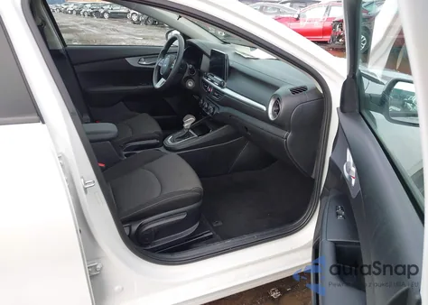 2024 Kia Forte Lxs z USA, uszkodzony, nr VIN 3KPF24AD2RE731885